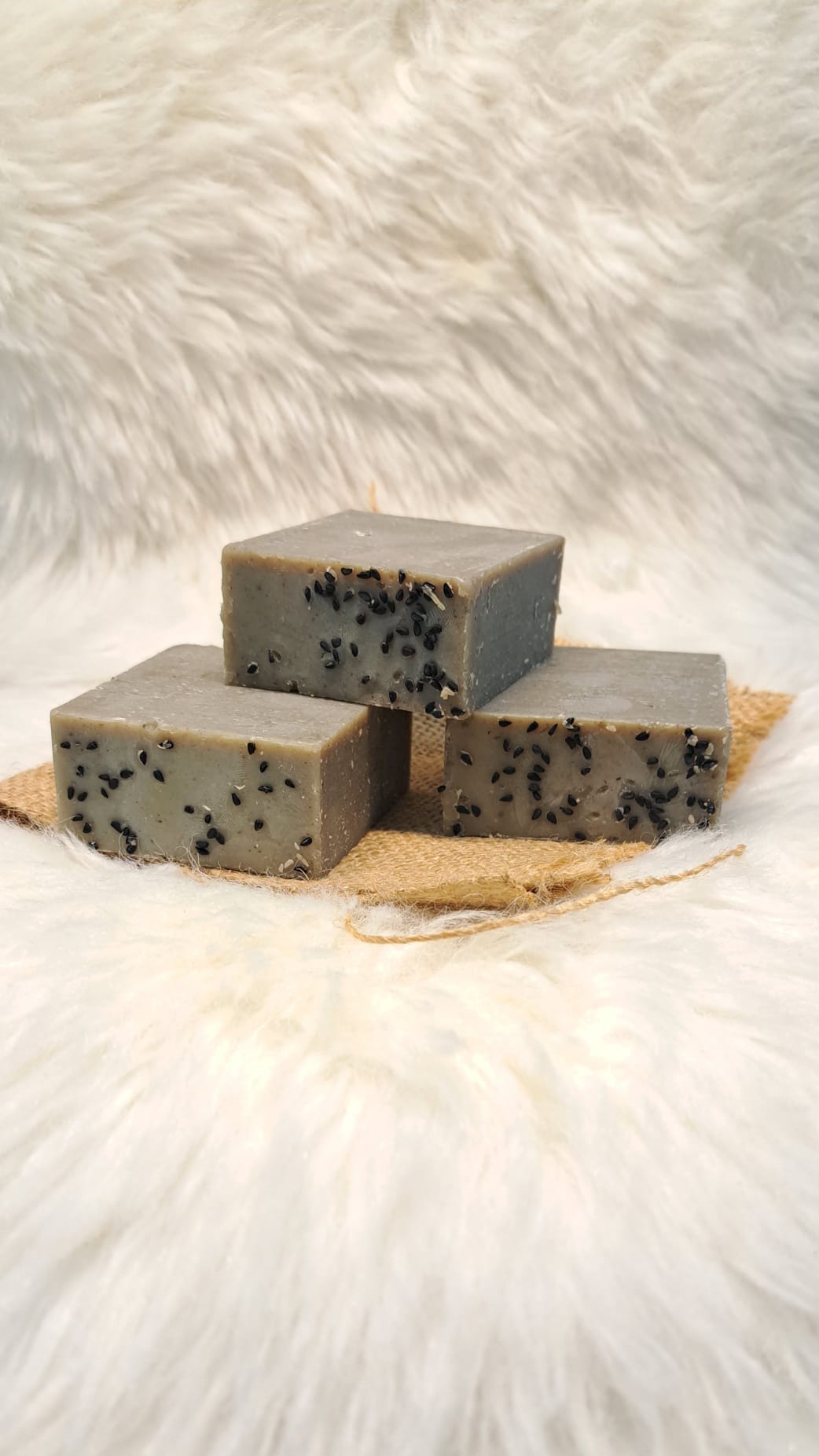 🧼 Handgemachte Schwarzkümmel-Seife – Natürlich. Rein. Wohltuend